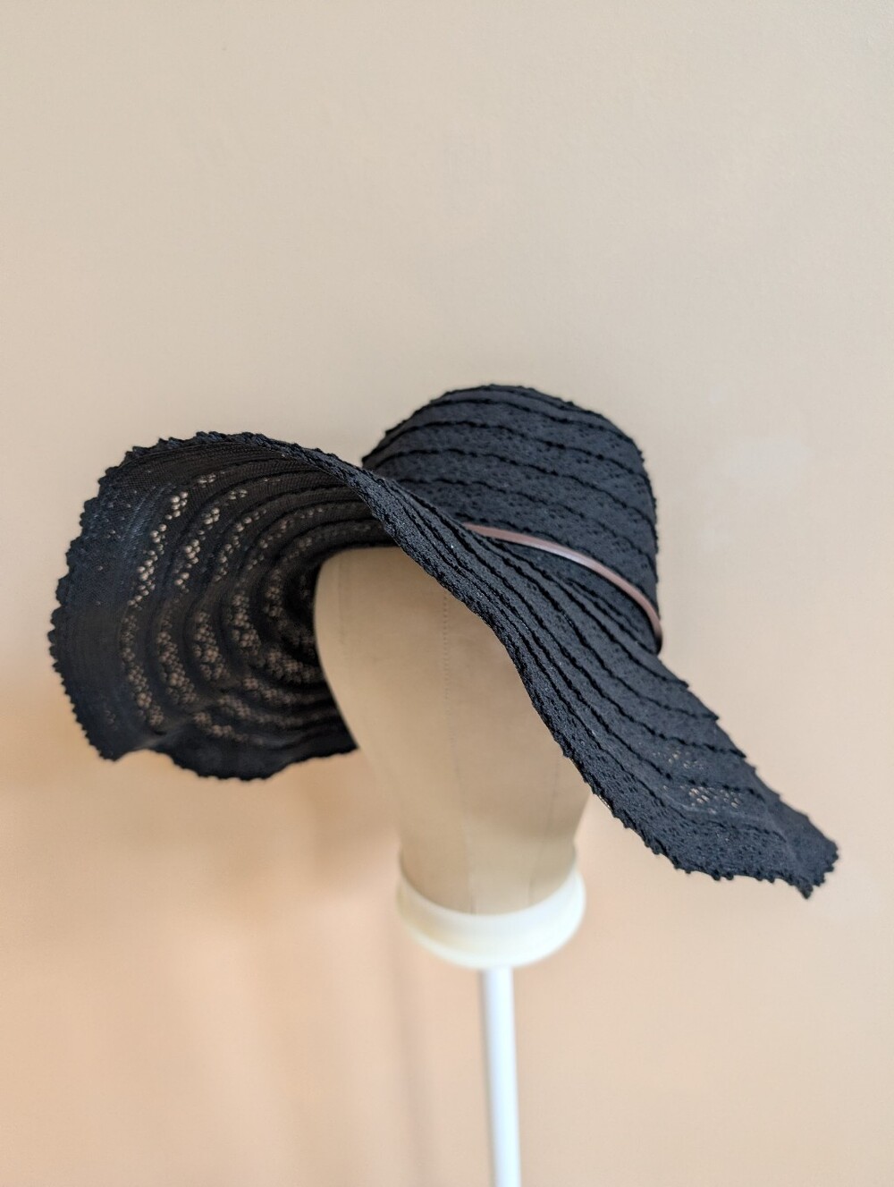 Furtalk Black Wide Brim Sun Hat Size M Adjustable Cotton Beach Vacation Hat